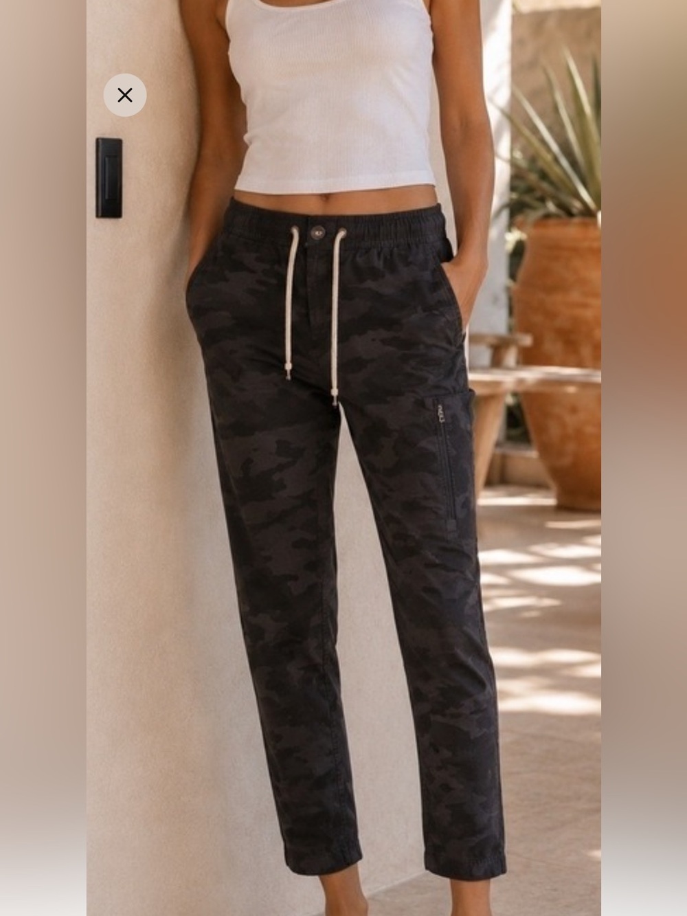 Vuori Women's Camo Straight Leg rip Joggers.